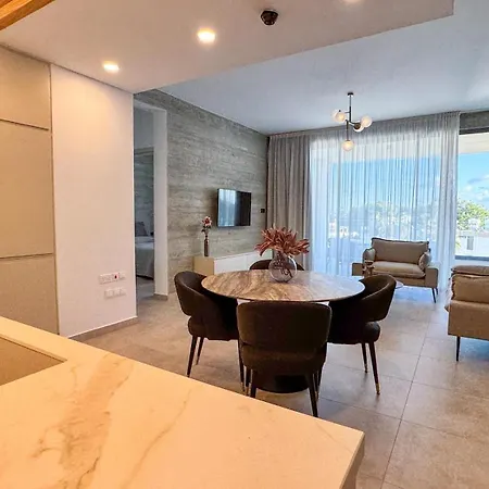 Apartment Malberry Park 304 - Modern 2 Bedroom With Pool, Gym, Jaccuzi Paphos